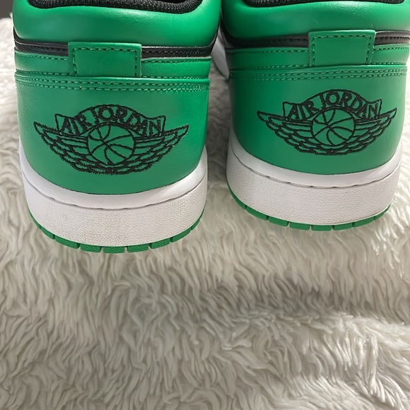 Nike Air Jordan 1 Low Black Lucky Green Mens Size 11 US - Picture 3 of 8